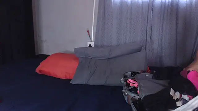 Snapshot of xMiAmor chatting on 10-28-25, 08:40 xMiAmor online show from 10-28-25, 08:40