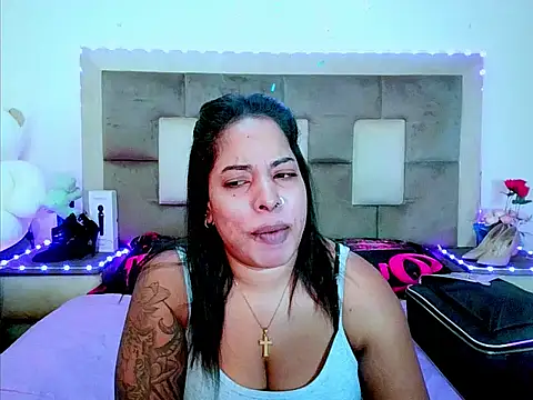 Snapshot of indiantopaz694u chatting on 06-26-26, 04:39 indiantopaz694u online show from 06-26-26, 04:39