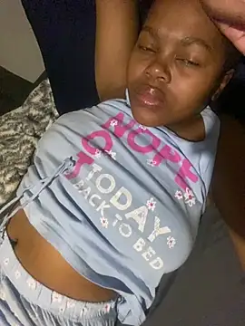 Snapshot of _DollFace_ chatting on 02-10-26, 09:52 DollFace online show from 02-10-26, 09:52