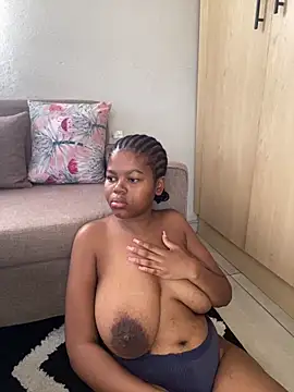 Snapshot of _DollFace_ chatting on 02-12-26, 06:30 DollFace online show from 02-12-26, 06:30