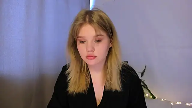 LaseyMoon online show from 03-10-25, 04:17