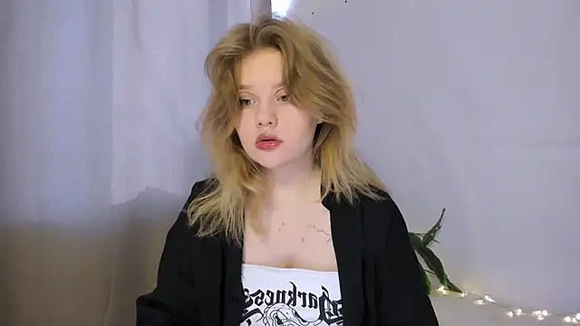 LaseyMoon online show from 03-11-25, 01:26