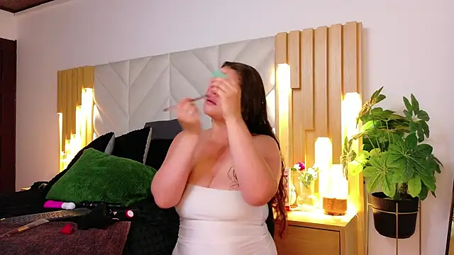 Snapshot of Anaise_latif chatting on 09-20-25, 11:22 Anaise latif online show from 09-20-25, 11:22