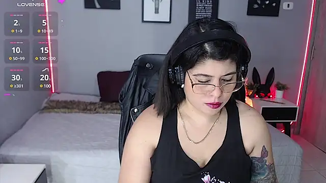 Snapshot of Veronika_metal chatting on 03-02-25, 02:51 Veronika metal online show from 03-02-25, 02:51