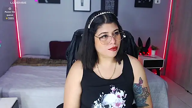 Snapshot of Veronika_metal chatting on 03-06-25, 11:25 Veronika metal online show from 03-06-25, 11:25