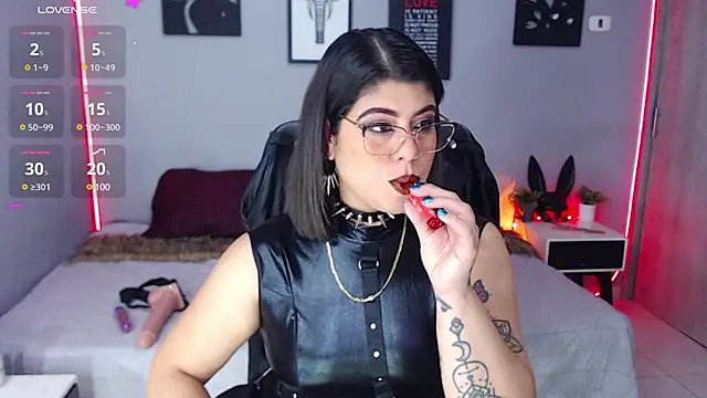 Snapshot of Veronika_metal chatting on 03-11-25, 12:17 Veronika metal online show from 03-11-25, 12:17