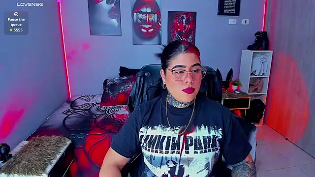 Snapshot of Veronika_metal chatting on 09-16-25, 06:31 Veronika metal online show from 09-16-25, 06:31