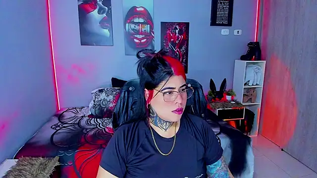 Snapshot of Veronika_metal chatting on 09-25-25, 03:32 Veronika metal online show from 09-25-25, 03:32