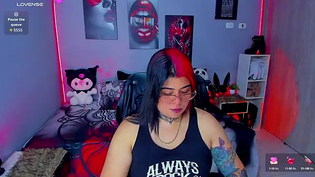 Snapshot of Veronika_metal chatting on 09-28-25, 11:48 Veronika metal online show from 09-28-25, 11:48