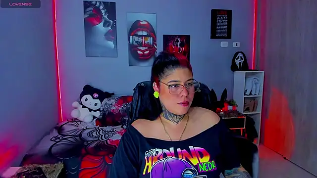 Snapshot of Veronika_metal chatting on 11-07-25, 08:25 Veronika metal online show from 11-07-25, 08:25