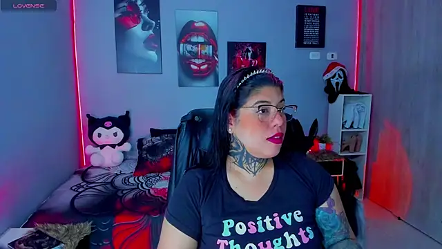 Snapshot of Veronika_metal chatting on 11-19-25, 08:14 Veronika metal online show from 11-19-25, 08:14