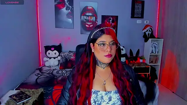 Snapshot of Veronika_metal chatting on 11-23-25, 04:45 Veronika metal online show from 11-23-25, 04:45