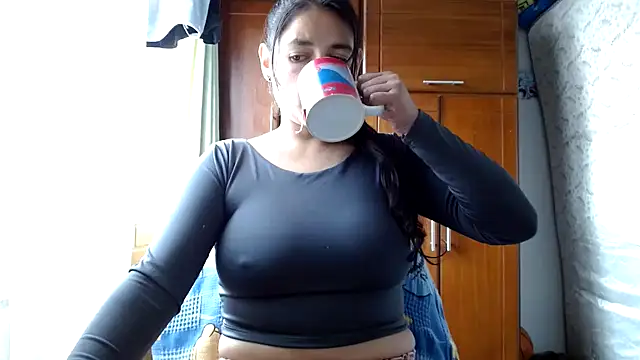 Snapshot of Escarcha-blue chatting on 05-12-26, 07:11 Escarcha-blue online show from 05-12-26, 07:11