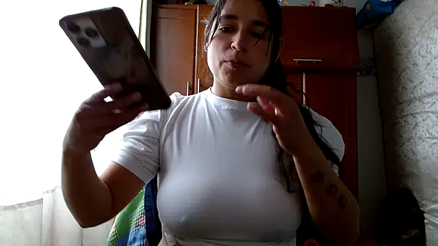 Snapshot of Escarcha-blue chatting on 05-20-26, 07:42 Escarcha-blue online show from 05-20-26, 07:42
