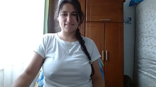 Snapshot of Escarcha-blue chatting on 05-26-26, 09:44 Escarcha-blue online show from 05-26-26, 09:44