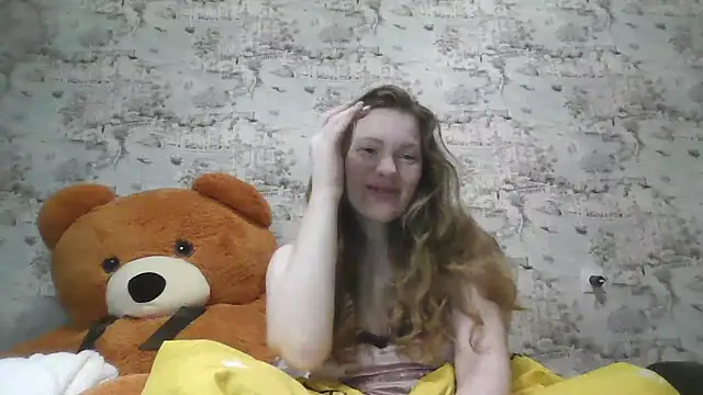 Snapshot of Eveline_May chatting on 03-05-25, 04:13 Eveline May online show from 03-05-25, 04:13