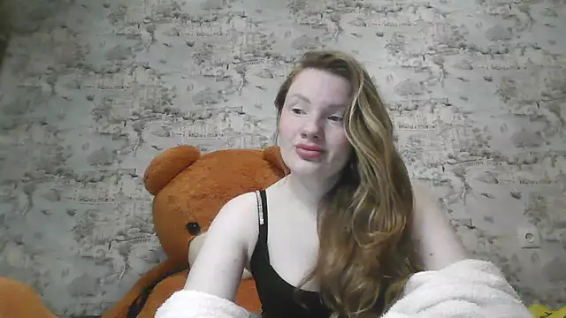 Snapshot of Eveline_May chatting on 03-05-25, 10:21 Eveline May online show from 03-05-25, 10:21