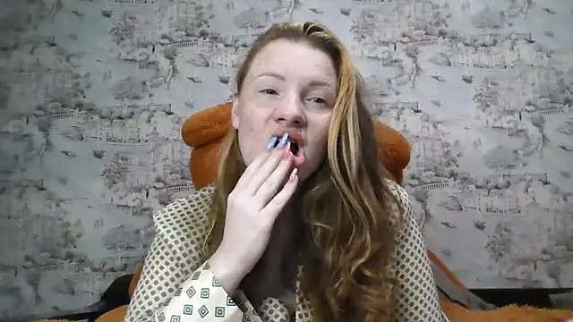 Snapshot of Eveline_May chatting on 10-29-25, 04:20 Eveline May online show from 10-29-25, 04:20