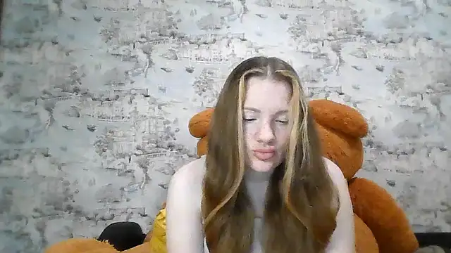 Snapshot of Eveline_May chatting on 11-06-25, 03:02 Eveline May online show from 11-06-25, 03:02