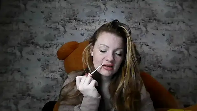 Snapshot of Eveline_May chatting on 12-15-25, 05:28 Eveline May online show from 12-15-25, 05:28