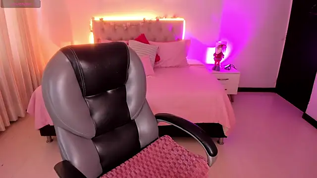 Emily Warren  online show from 12-20-25, 07:43