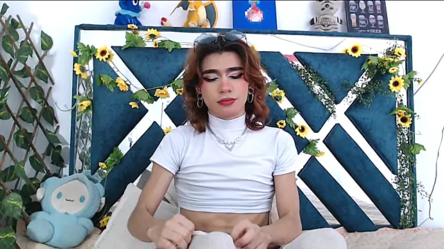 Snapshot of charly__evans chatting on 10-15-25, 04:40 charly evans online show from 10-15-25, 04:40