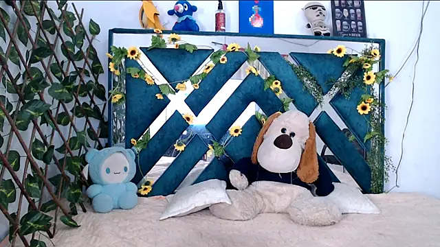 Snapshot of charly__evans chatting on 11-14-25, 01:48 charly evans online show from 11-14-25, 01:48