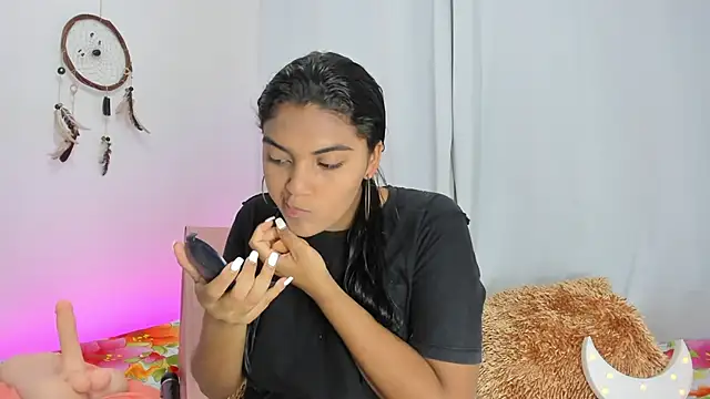 Snapshot of Melodymoore_ chatting on 04-21-26, 08:23 Melodymoore online show from 04-21-26, 08:23