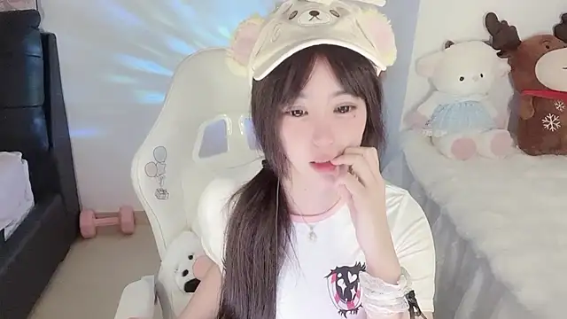 Snapshot of Milla-z chatting on 09-20-25, 11:33 Milla-z online show from 09-20-25, 11:33