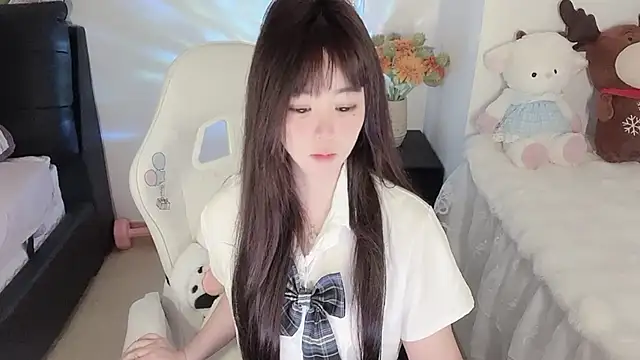 Snapshot of Milla-z chatting on 09-21-25, 07:32 Milla-z online show from 09-21-25, 07:32