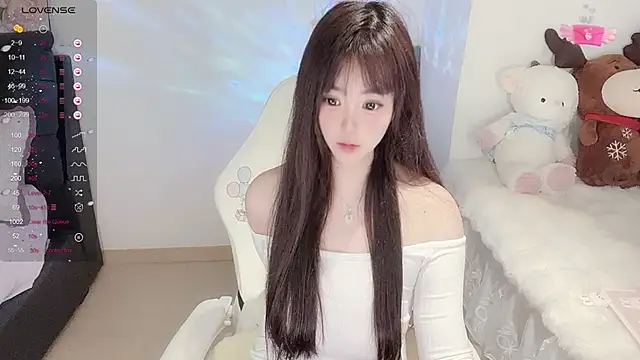 Snapshot of Milla-z chatting on 10-16-25, 11:44 Milla-z online show from 10-16-25, 11:44