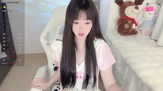 Snapshot of Milla-z chatting on 10-31-25, 12:28 Milla-z online show from 10-31-25, 12:28