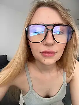 EvaBrooklyn online show from 03-08-25, 06:32