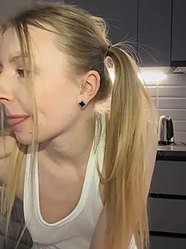 EvaBrooklyn online show from 03-21-25, 03:57