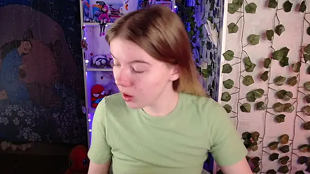 Snapshot of Strawberry_juli chatting on 03-04-25, 01:45 Strawberry juli online show from 03-04-25, 01:45