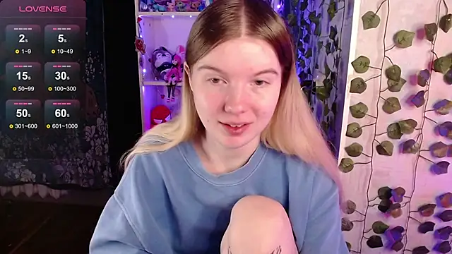 Snapshot of Strawberry_juli chatting on 03-22-25, 01:22 Strawberry juli online show from 03-22-25, 01:22