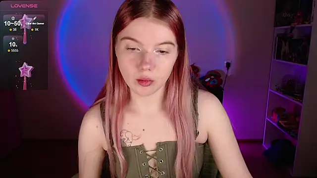 Strawberry juli online show from 12-17-25, 06:41