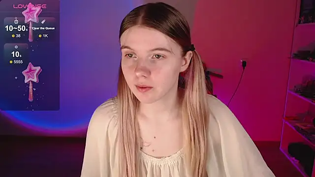 Strawberry juli online show from 04-01-26, 04:02