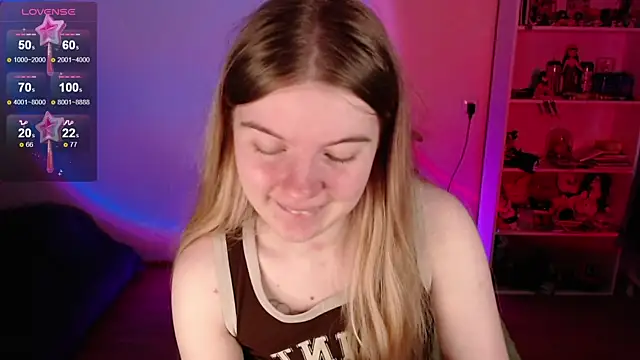 Strawberry juli online show from 05-30-26, 01:14