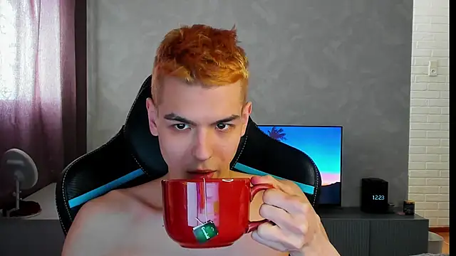 Snapshot of TravisRevas chatting on 03-09-25, 09:24 TravisRevas online show from 03-09-25, 09:24