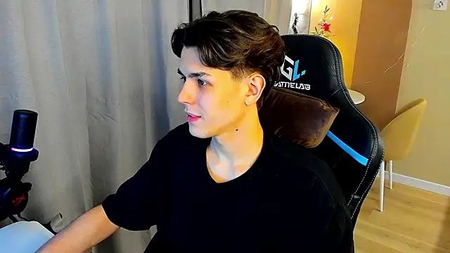 TravisRevas online show from 12-16-25, 04:34