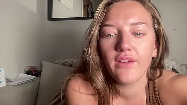 Snapshot of MissMaisiex chatting on 11-04-25, 03:33 MissMaisiex online show from 11-04-25, 03:33