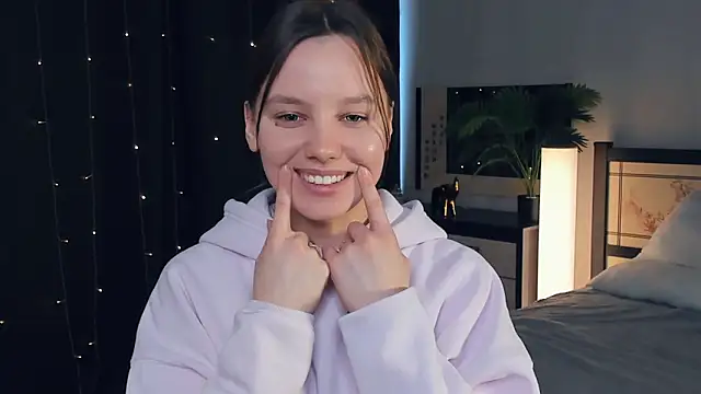 Snapshot of EdinaCordner chatting on 03-02-25, 11:07 EdinaCordner online show from 03-02-25, 11:07