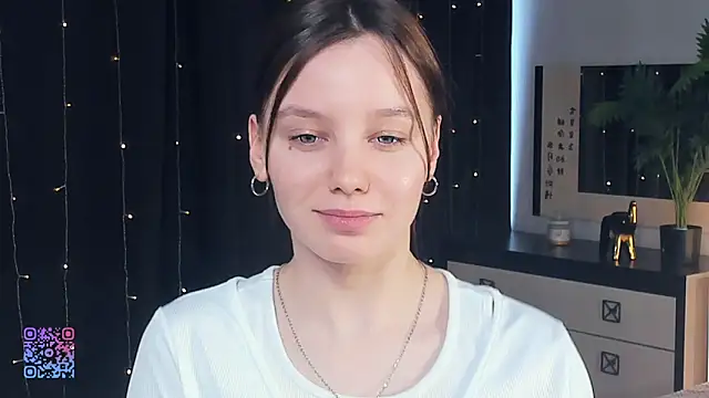 Snapshot of EdinaCordner chatting on 03-03-25, 11:00 EdinaCordner online show from 03-03-25, 11:00