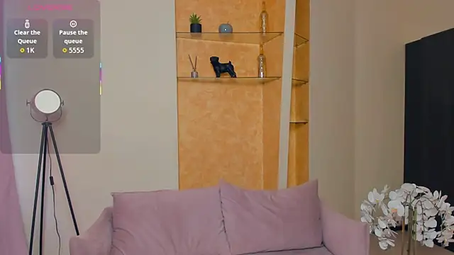 Snapshot of EdinaCordner chatting on 10-18-25, 11:11 EdinaCordner online show from 10-18-25, 11:11