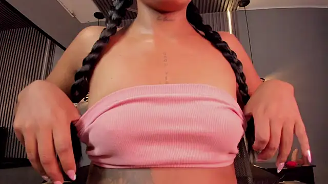 alahia betancurx online show from 11-11-25, 01:00