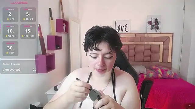 Snapshot of safyka chatting on 09-19-25, 11:38 safyka online show from 09-19-25, 11:38