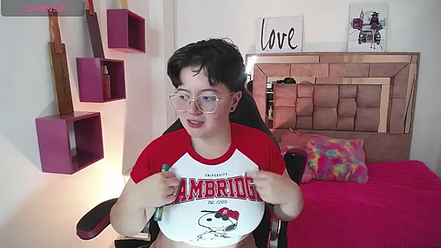 Snapshot of safyka chatting on 10-10-25, 01:15 safyka online show from 10-10-25, 01:15