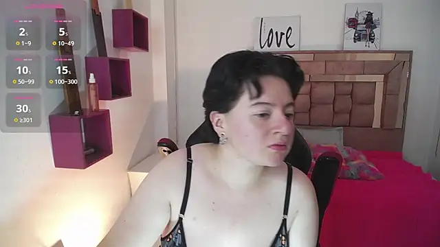 Snapshot of safyka chatting on 10-21-25, 02:12 safyka online show from 10-21-25, 02:12