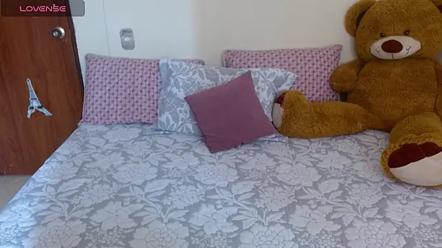 Snapshot of Pamela_Skyangels chatting on 09-26-25, 06:01 Pamela Skyangels online show from 09-26-25, 06:01